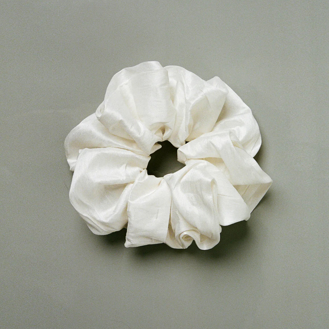 Scrunchie in White Taffeta